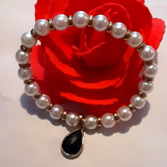 Source Unknown Jewelry - White with black charm beaded bracelet